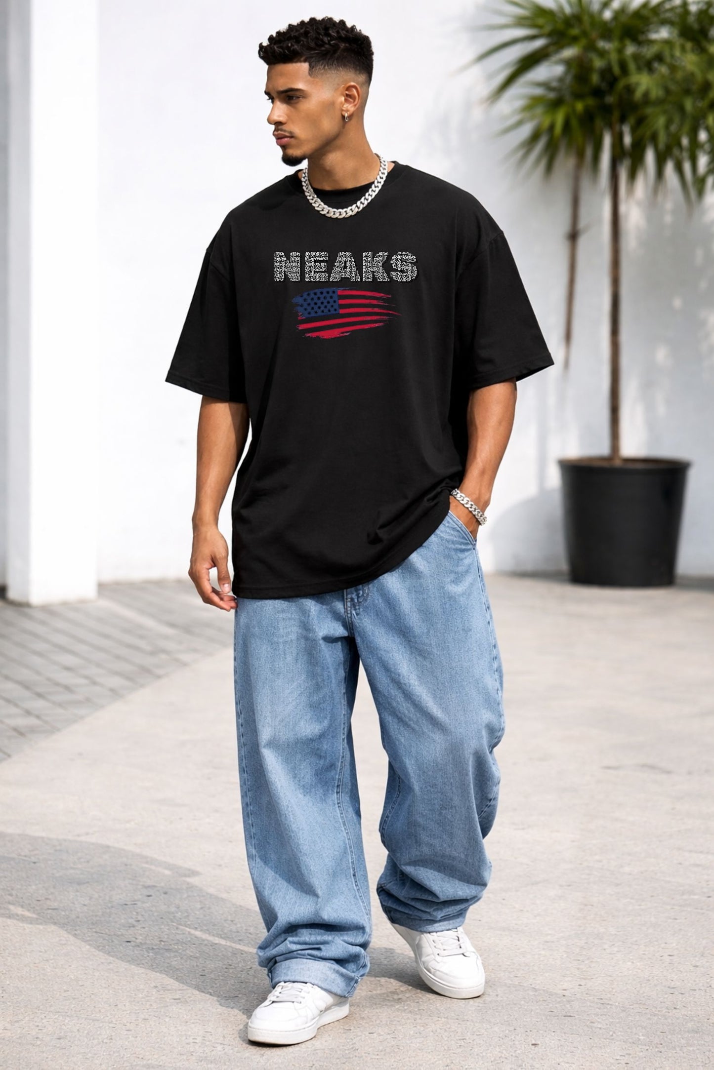 Black Oversized NEAKS Graphic Print T-Shirt
